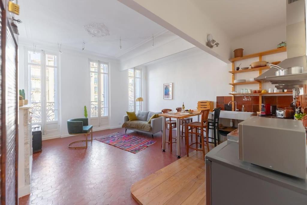 Superbe Appart, Central, Petit Balcon & Vue Place Marseille Luaran gambar