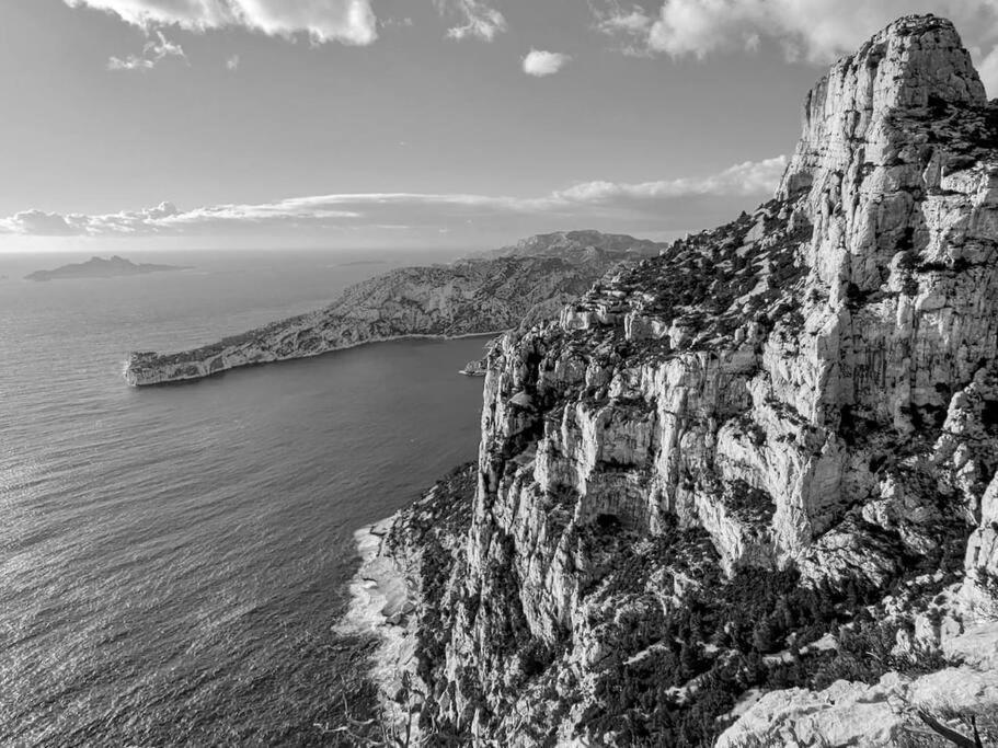 Superbe Appart, Central, Petit Balcon & Vue Place Marseille Luaran gambar